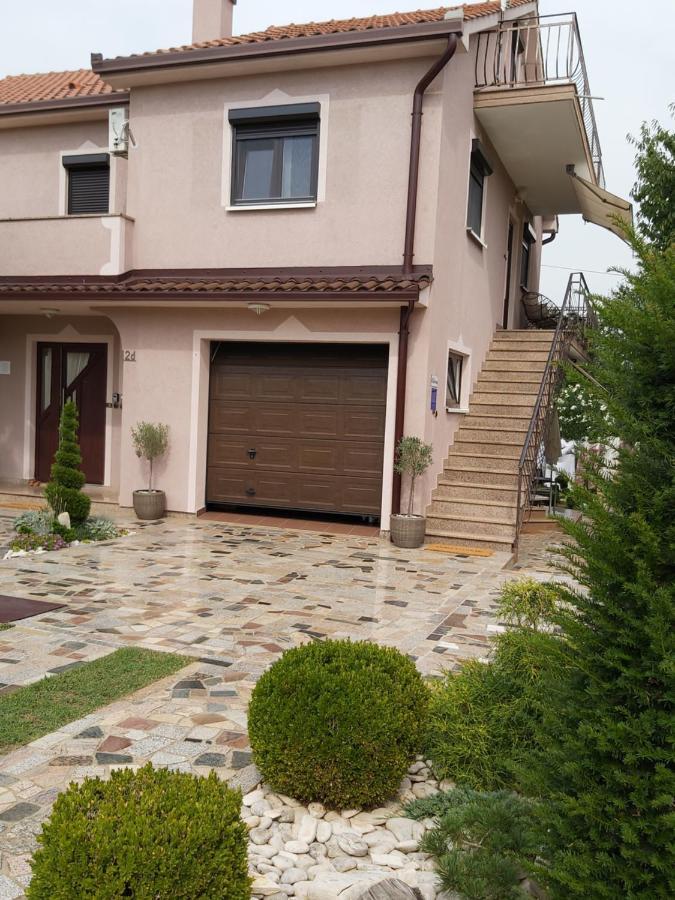 Ferienwohnung Mit 2 Schlafzimmer Oder Studio Apartment - Istrien-Fiorini 브르토니글라 외부 사진